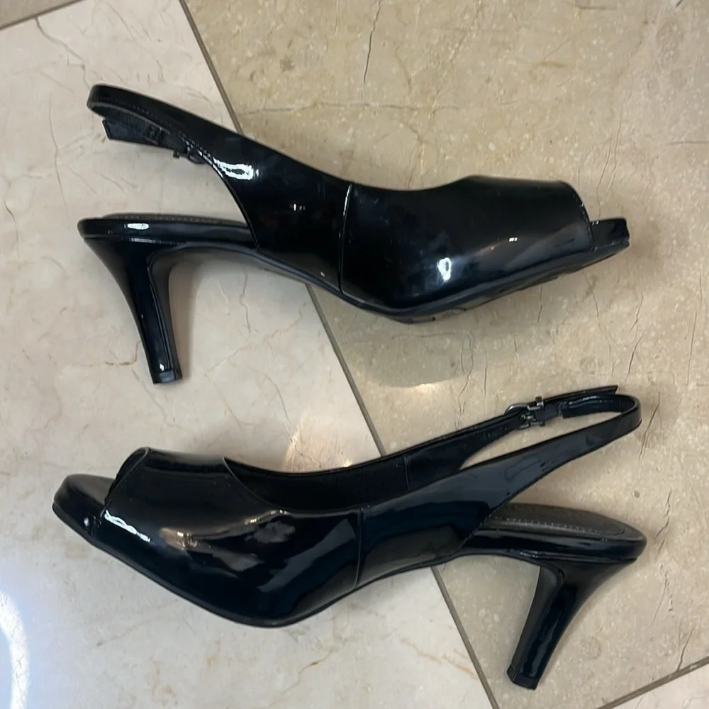 ⭐️ Life stride black sling-back heels- size 6.5 - Picture 5 of 10